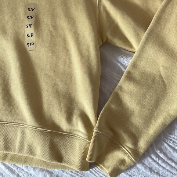NWT Uniqlo Yellow Crewneck - Picture 2 of 4